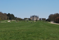 Dans la plaine des 4 statuts avec vue sur le Château du Parc de Sceaux